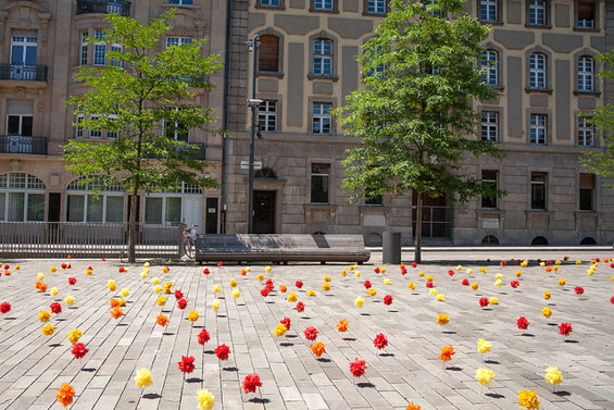 On Sunday, the 16th June in the Heidelberg Friedrich-Ebert-Platz over 2,500 homemade napkins trees were planted in the plaza for Plant Trees Not Wars - a crowdfunded initiative to plant vegetables on Heidelberg green spaces that can be harvested. 