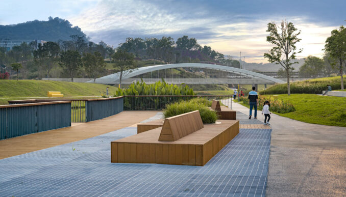 Revitalizing the Landscape near Sun Yat-Sen University - View seats and bench on steel grating