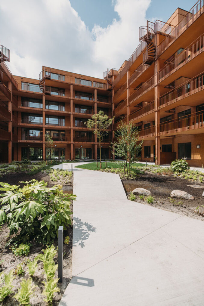 Regulateur Gruno District – A Collective Green Oasis - view of garden courtyard  including trees